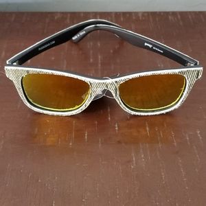 Pugs "Denim" Look Sunglasses